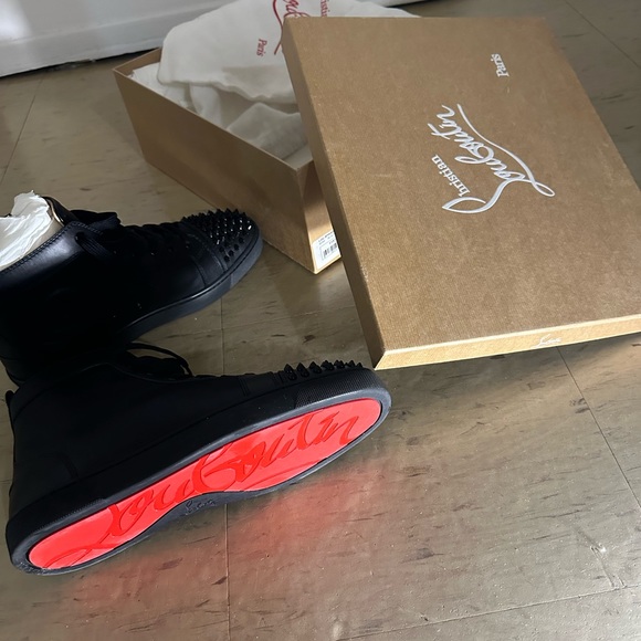Christian Louboutin size 42.5 hardly worn - Picture 1 of 3